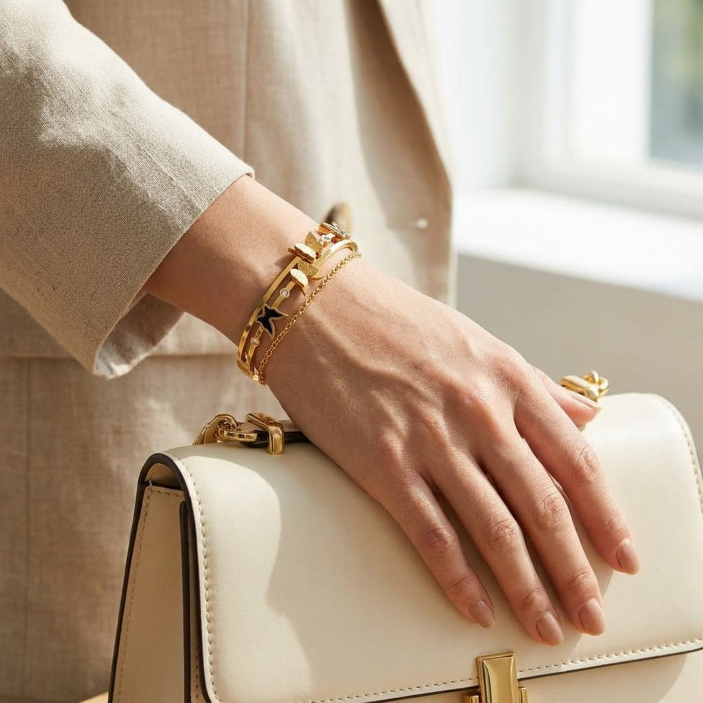 Butterfly Charm Bangle 18k Gold