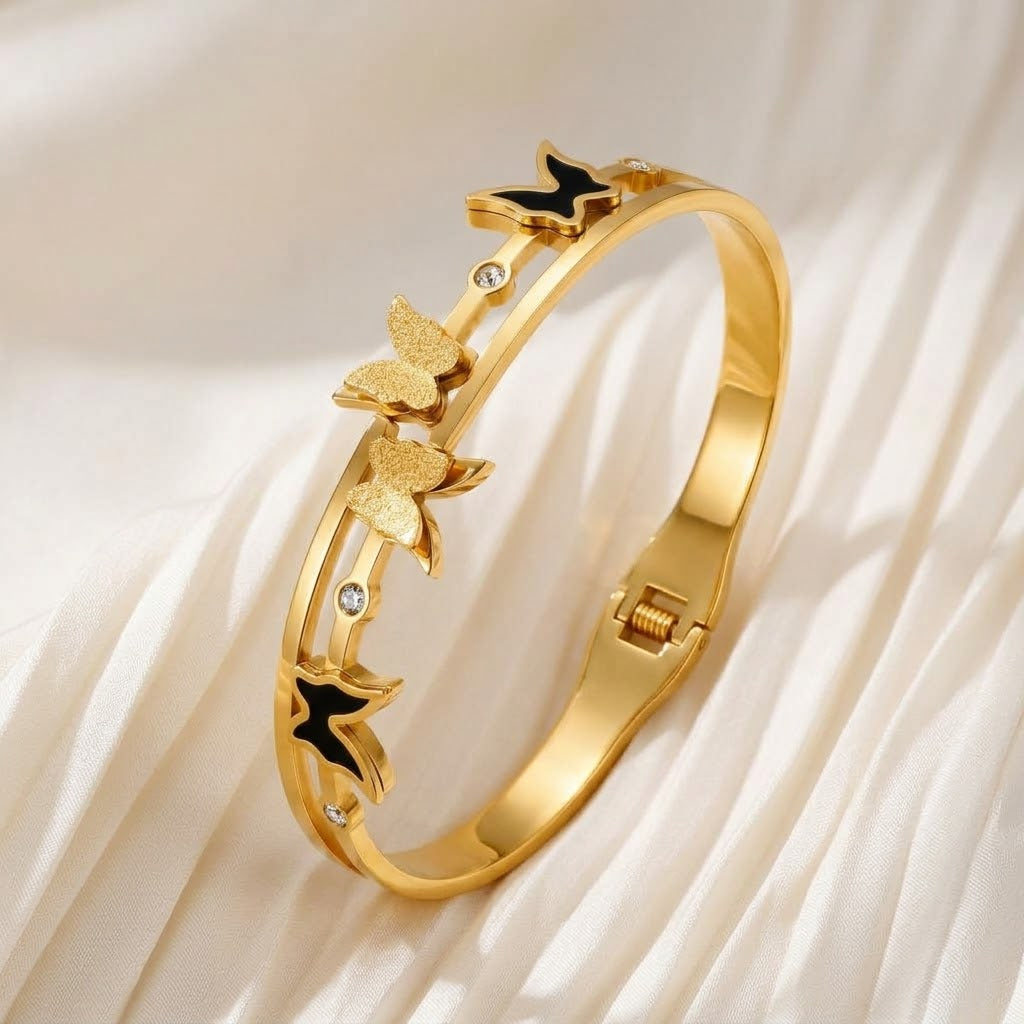 Butterfly Charm Bangle 18k Gold